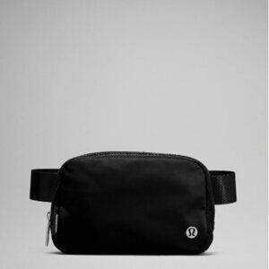 LULULEMON Everywhere belt bag, black NWT
